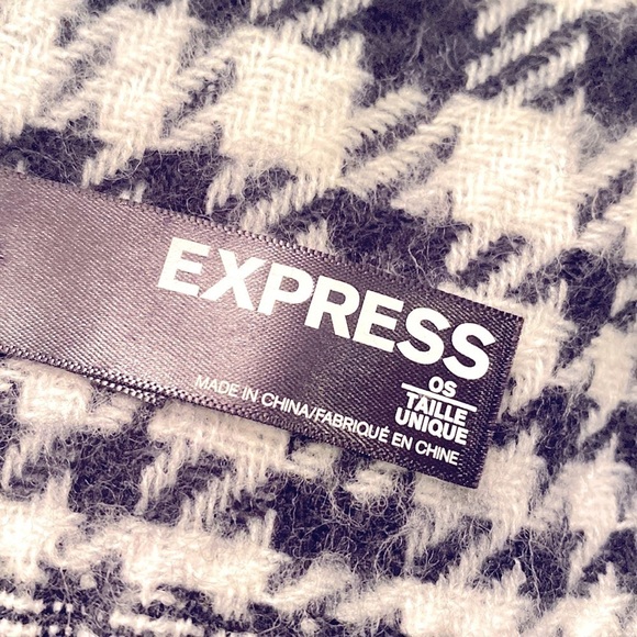 Express Large Plaid/Checkered Black & White Fringed Wrap/Scarf. - Picture 13 of 14